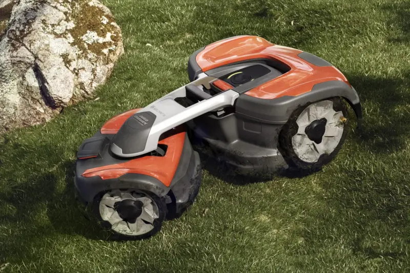 Profi-Mähroboter Husqvarna AUTOMOWER® 535 AWD