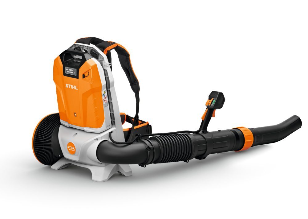 STIHL BGA 300 + 2 Akkus AP 500 S + Doppelschachtadapter ADA 1000