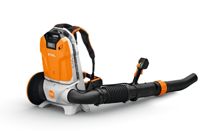 STIHL BGA 300 + 2 Akkus AP 500 S + Doppelschachtadapter ADA 1000